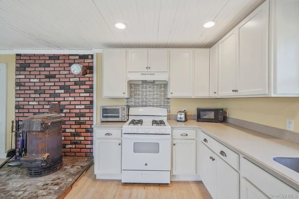 5528 Sound Avenue Riverhead, NY 11901