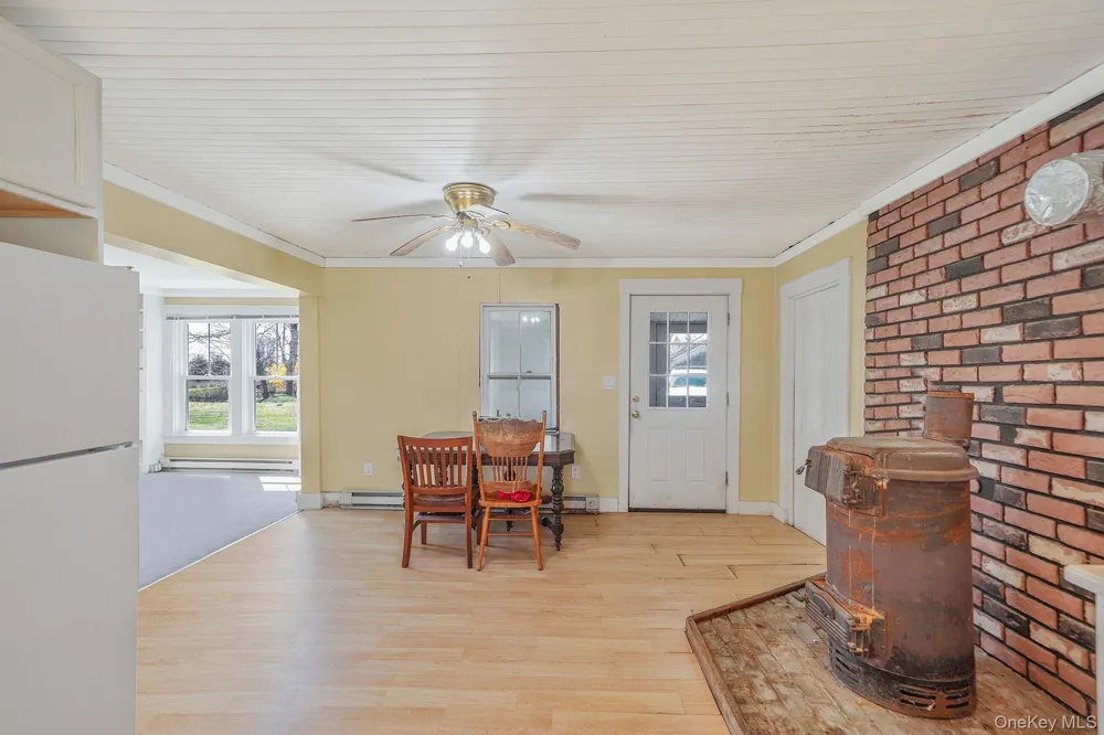 5528 Sound Avenue Riverhead, NY 11901