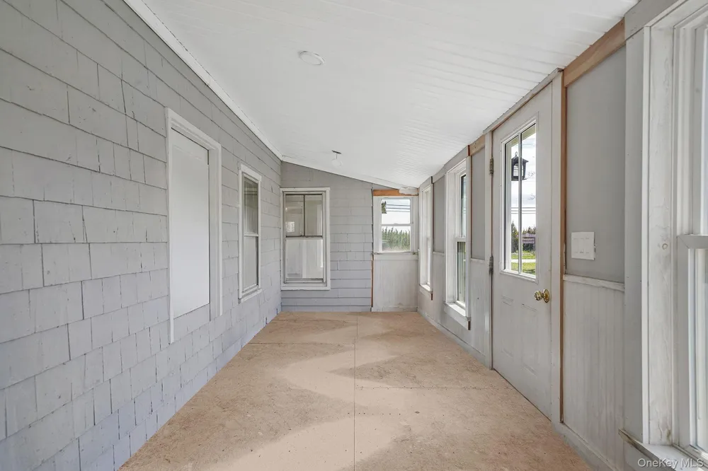 5528 Sound Avenue Riverhead, NY 11901