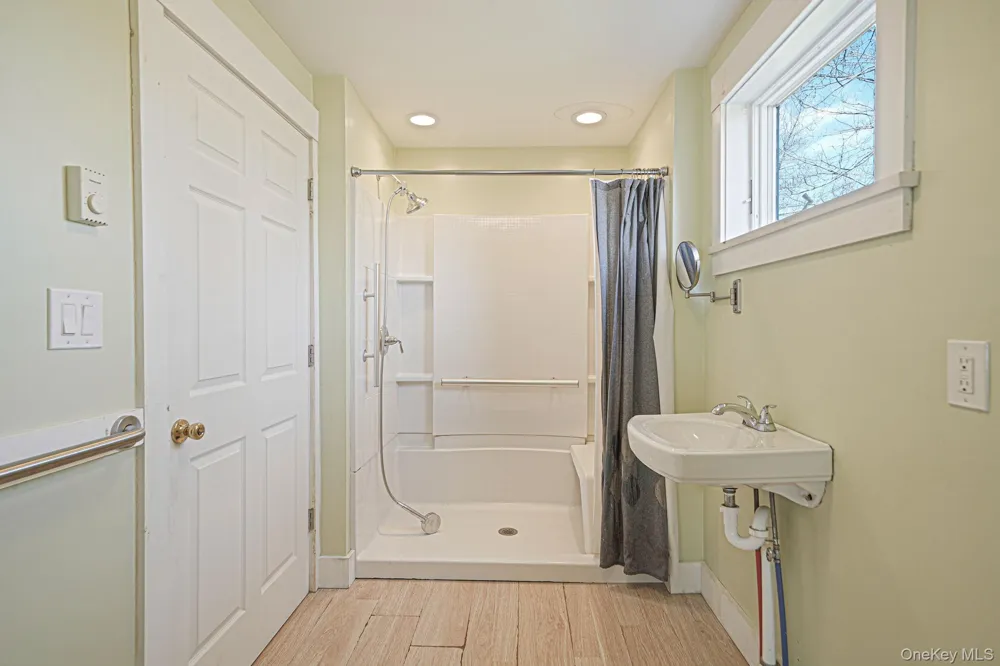 5528 Sound Avenue Riverhead, NY 11901
