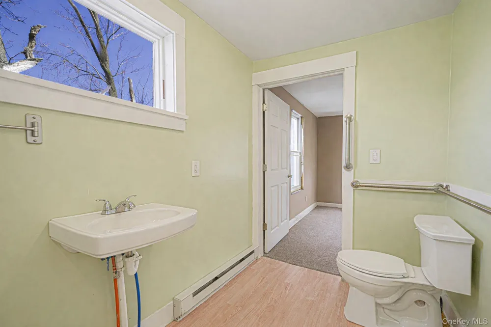 5528 Sound Avenue Riverhead, NY 11901