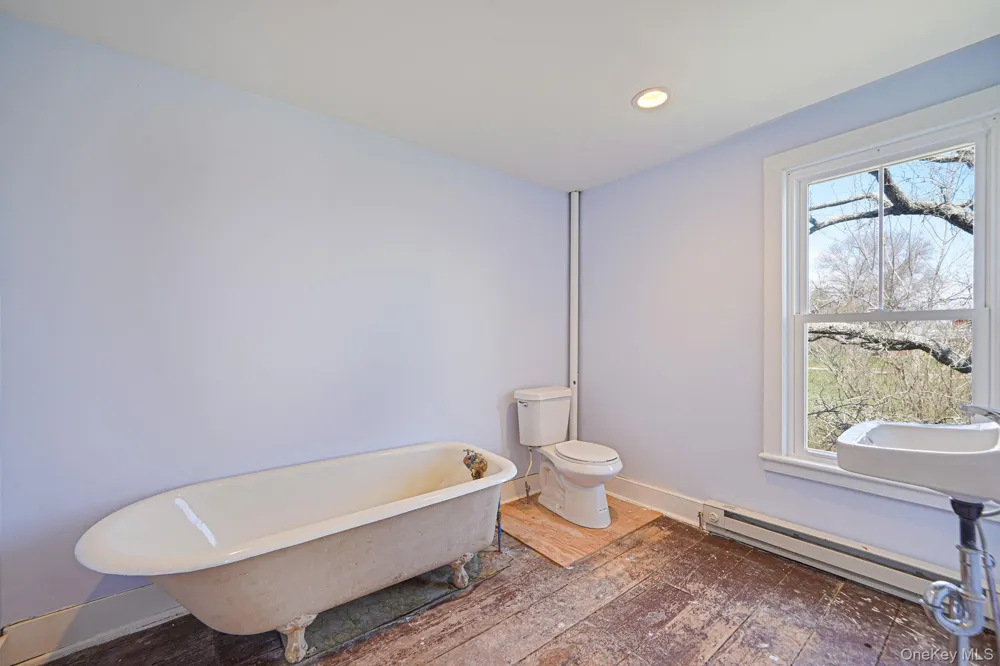 5528 Sound Avenue Riverhead, NY 11901