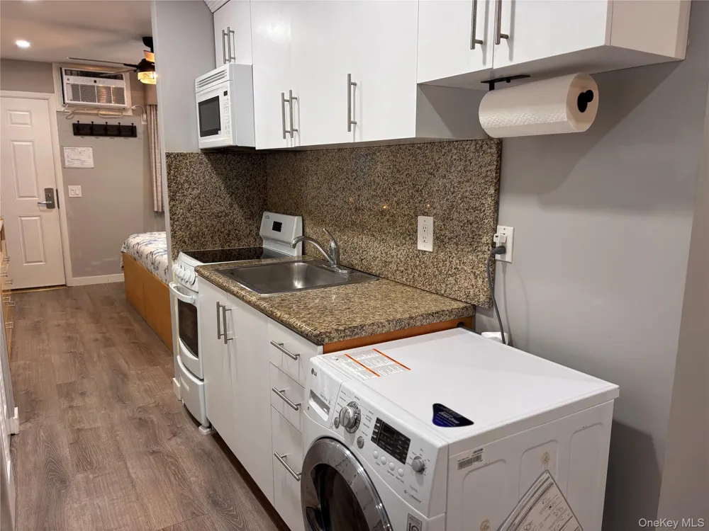 131 S Emerson Avenue #224 Montauk, NY 11954