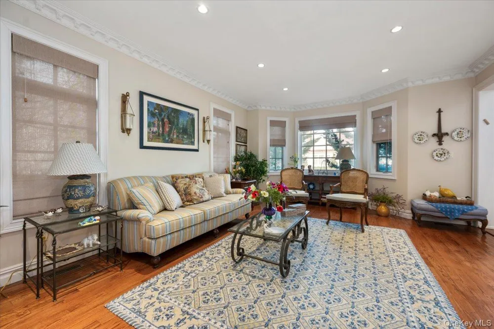 70 Lewis Avenue Atlantic Beach, NY 11509