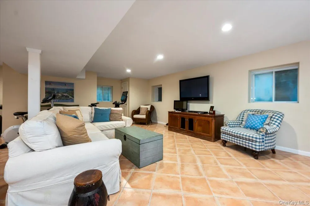 70 Lewis Avenue Atlantic Beach, NY 11509