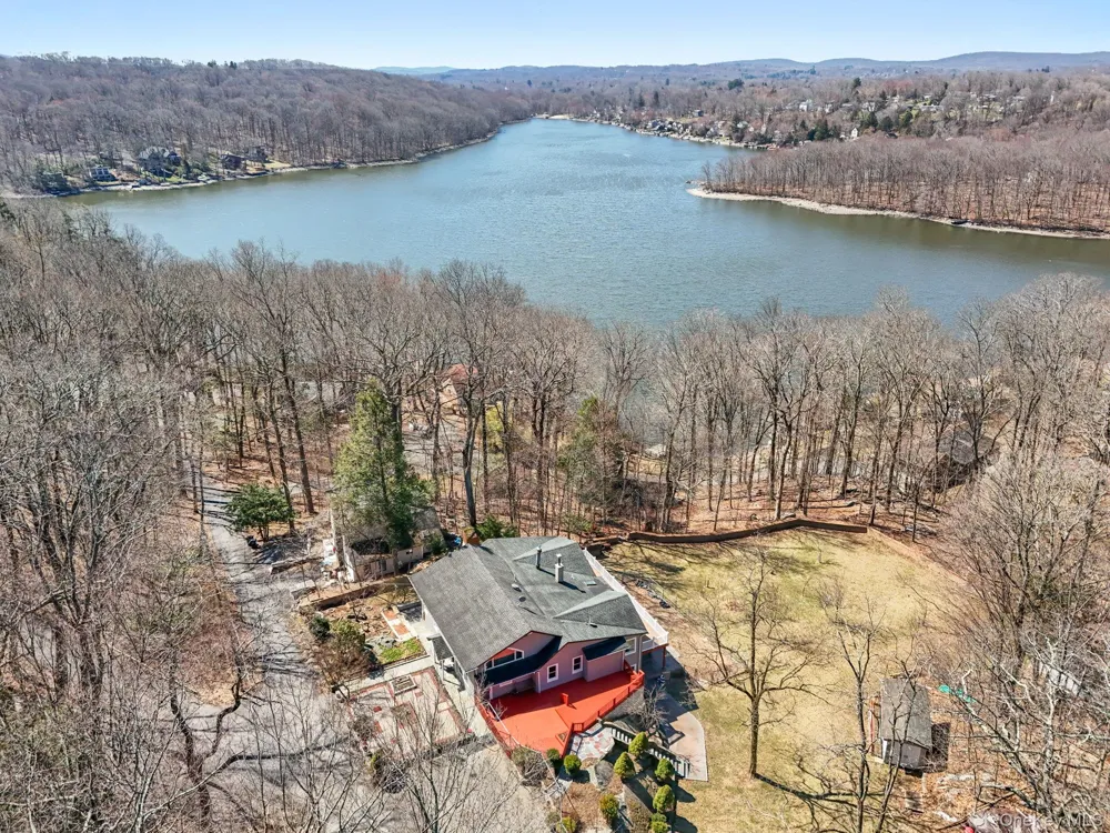 21 Jackson Road Mahopac, NY 10541