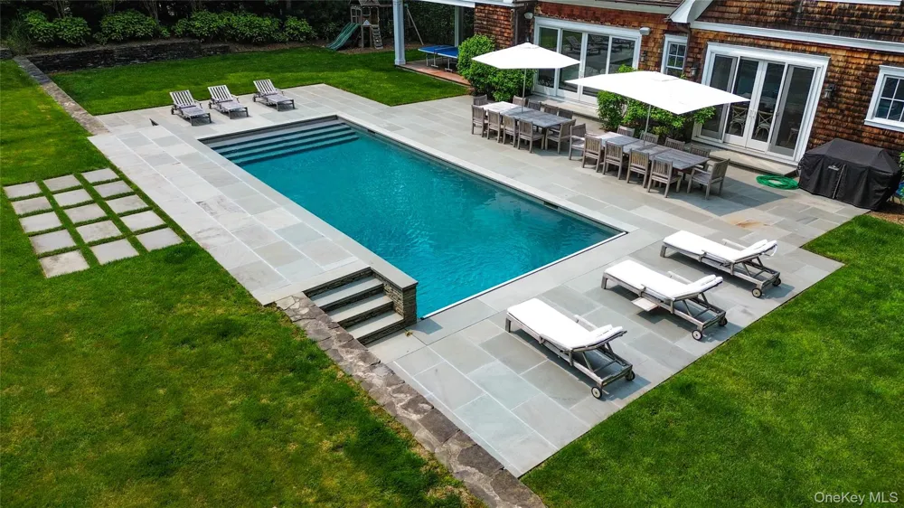14 W Hills Court Southampton, NY 11968