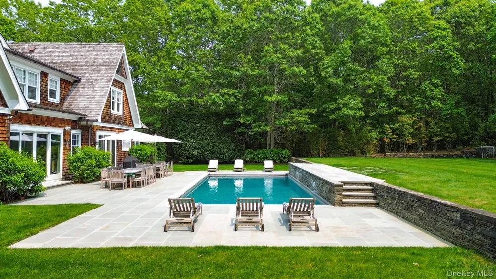14 W Hills Court Southampton, NY 11968