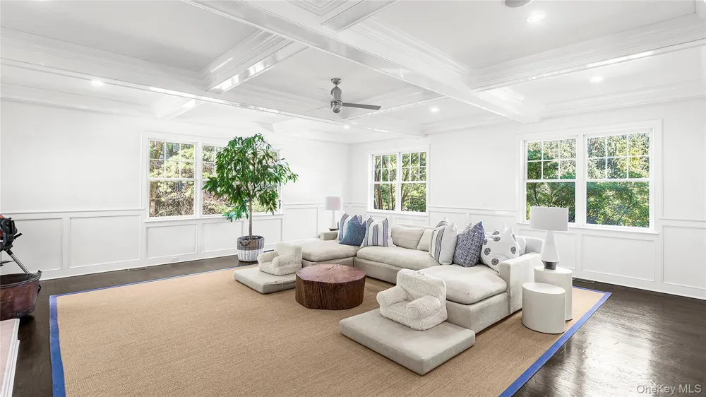 14 W Hills Court Southampton, NY 11968