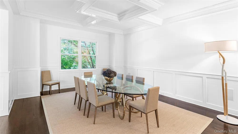 14 W Hills Court Southampton, NY 11968
