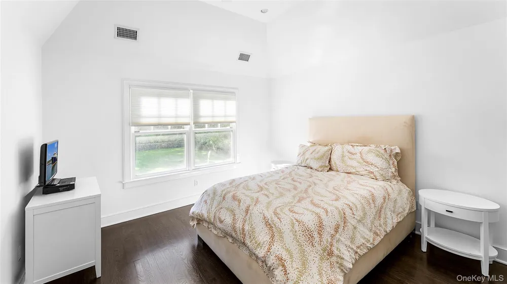 14 W Hills Court Southampton, NY 11968