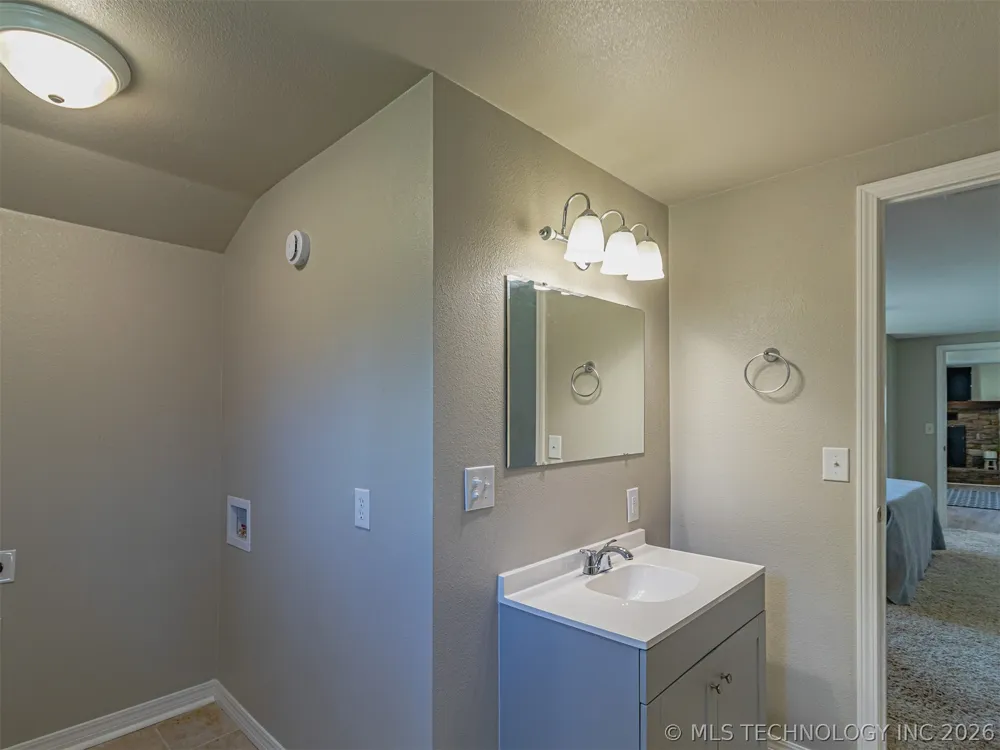 20045 County Road 502 Colcord, OK 74338