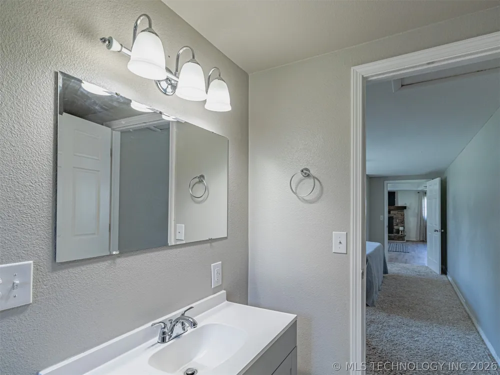 20045 County Road 502 Colcord, OK 74338