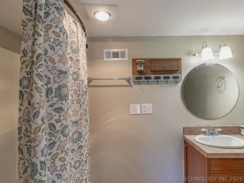 20045 County Road 502 Colcord, OK 74338