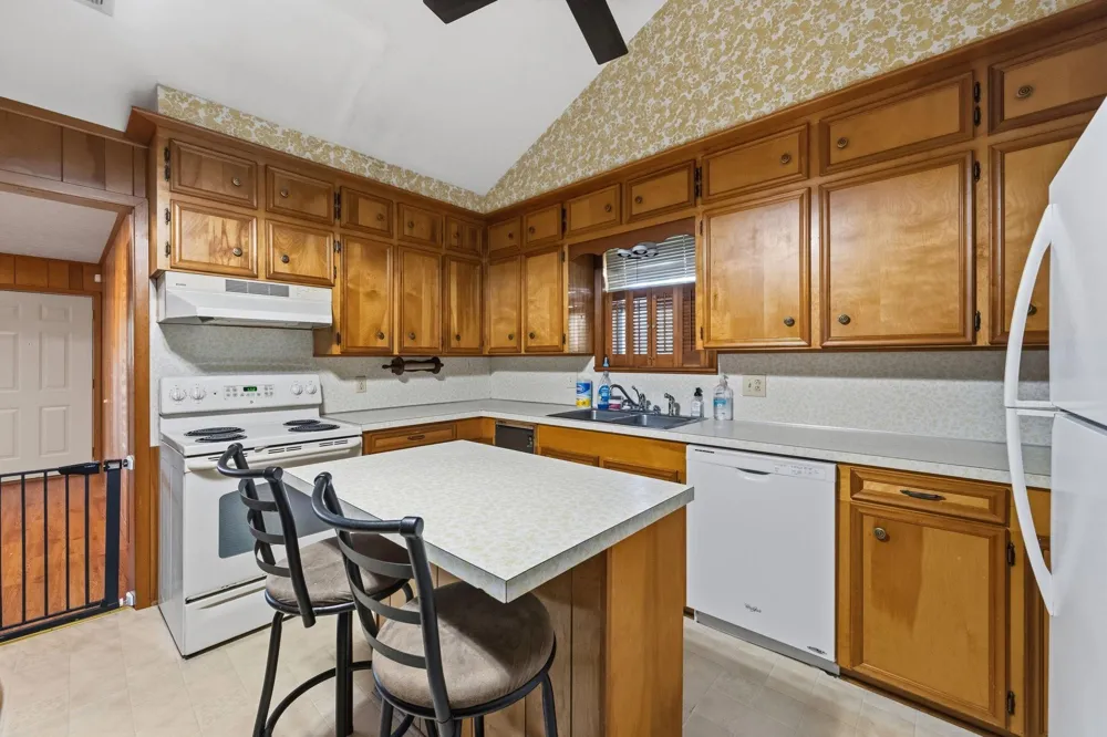 804 N Cleveland Dayton, TX 77535