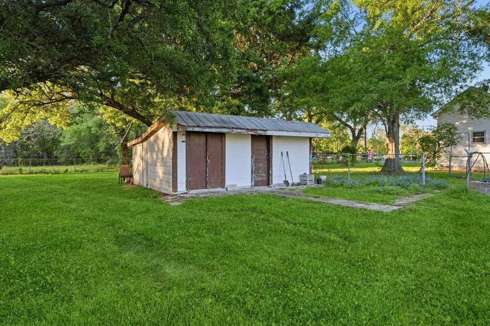 804 N Cleveland Dayton, TX 77535