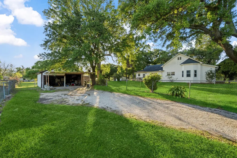 804 N Cleveland Dayton, TX 77535