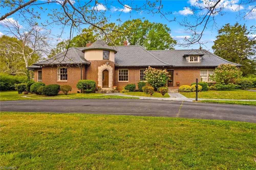 725 Mocksville Avenue Salisbury, NC 28144
