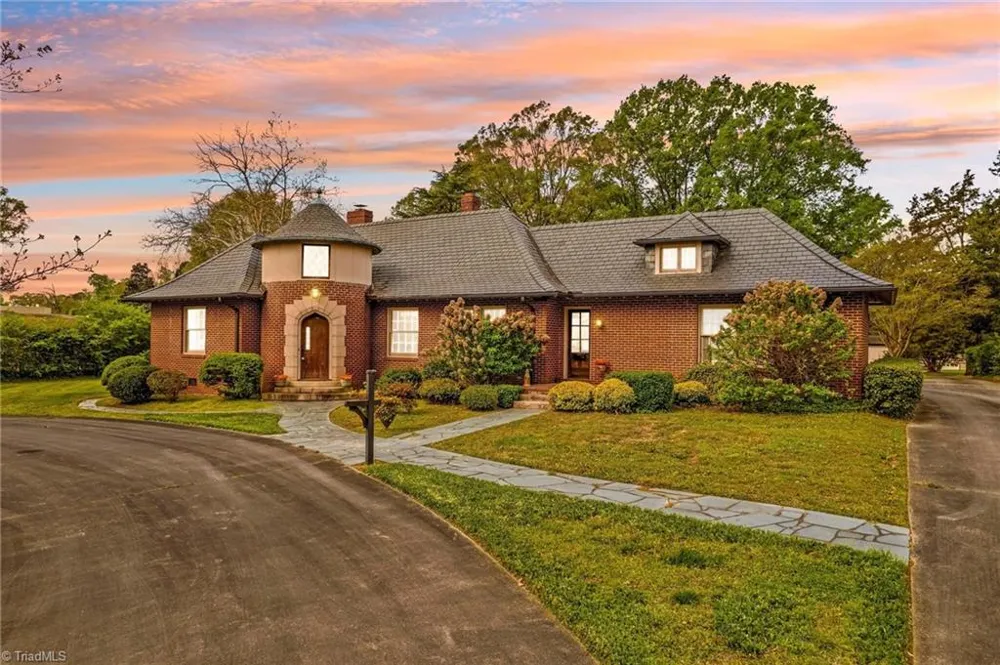 725 Mocksville Avenue Salisbury, NC 28144