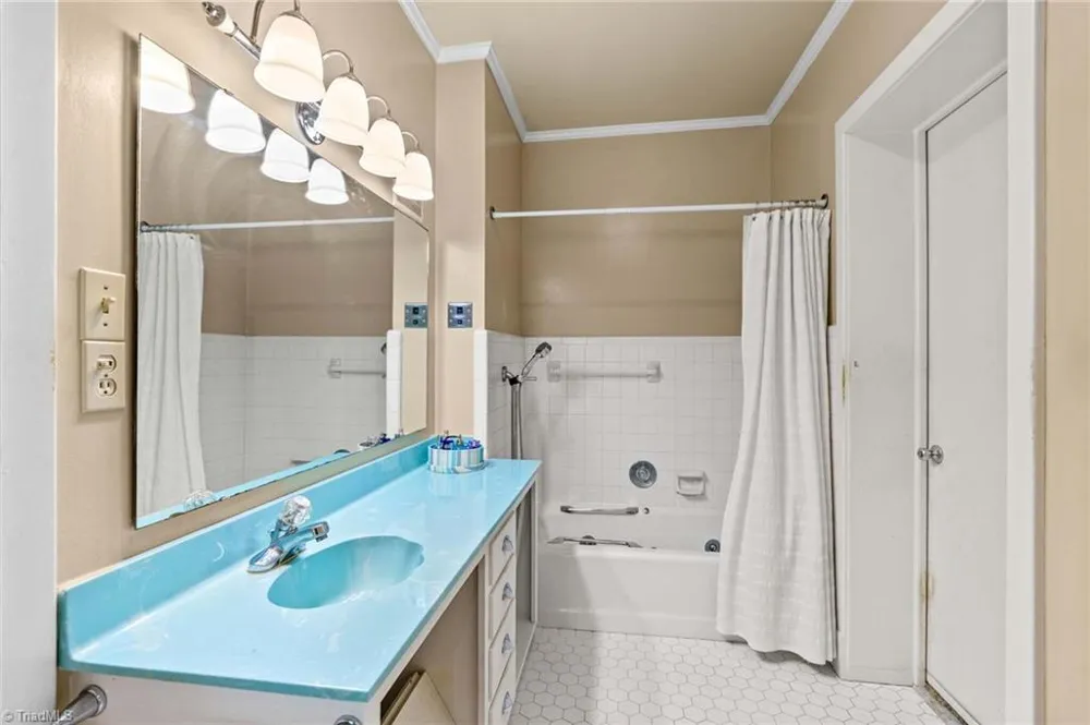 725 Mocksville Avenue Salisbury, NC 28144