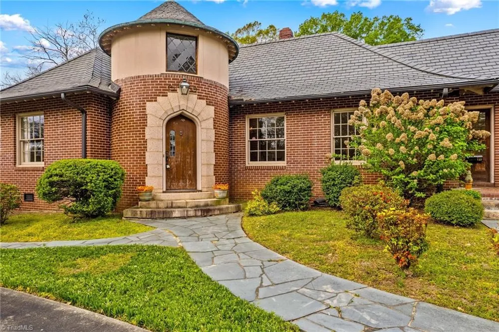 725 Mocksville Avenue Salisbury, NC 28144