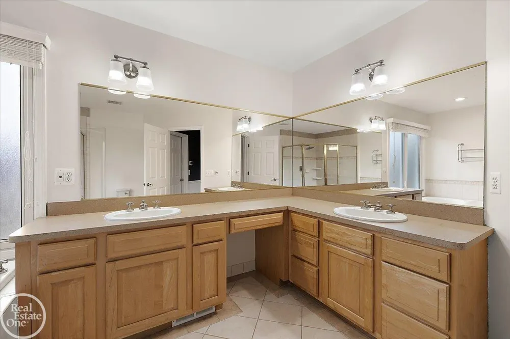 59807 Glacier Ridge N. Drive Washington Township, MI 48094