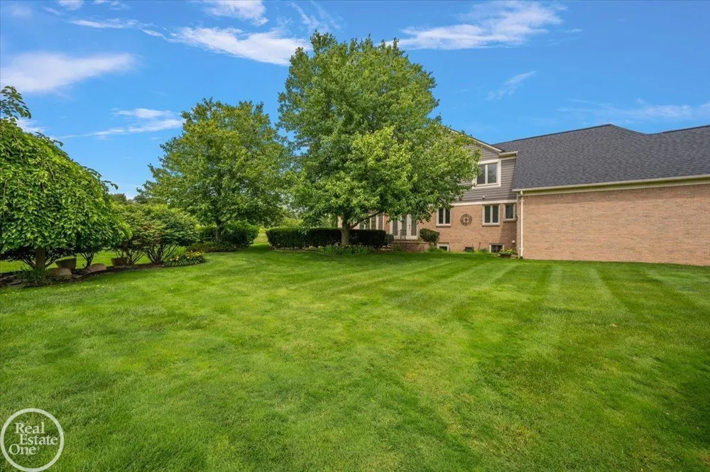 59807 Glacier Ridge N. Drive Washington Township, MI 48094