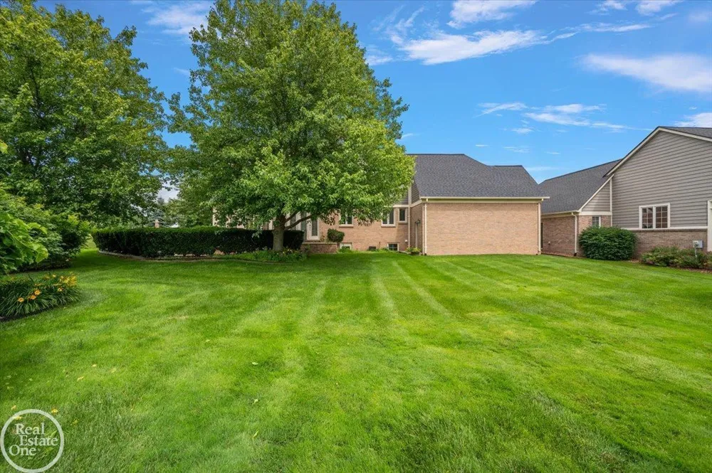 59807 Glacier Ridge N. Drive Washington Township, MI 48094