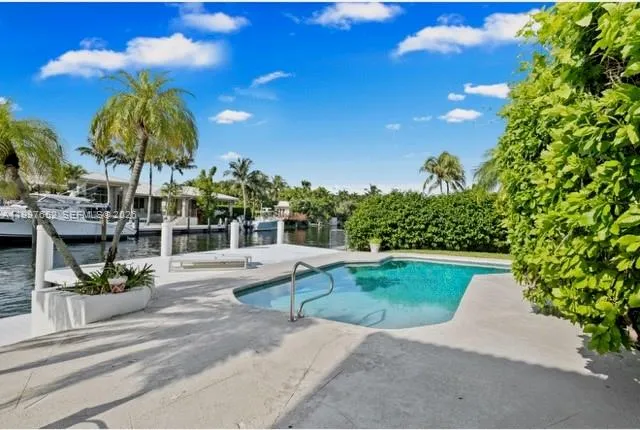 1400 NE 103rd St Miami Shores, FL 33138