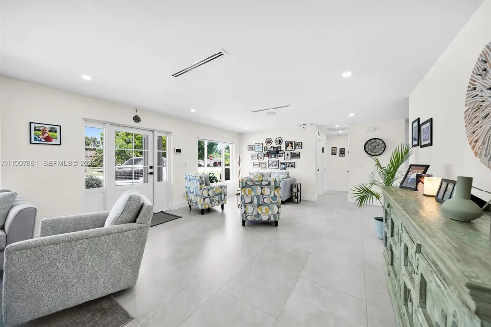 1574 Ricardo Fort Myers, FL 33901