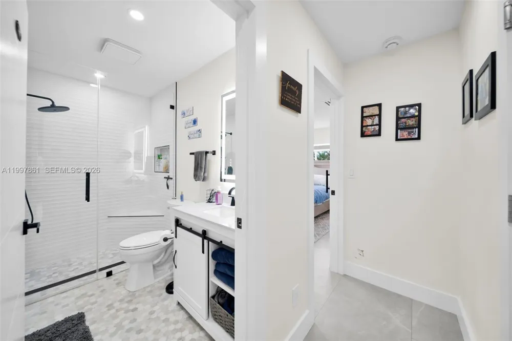 1574 Ricardo Fort Myers, FL 33901