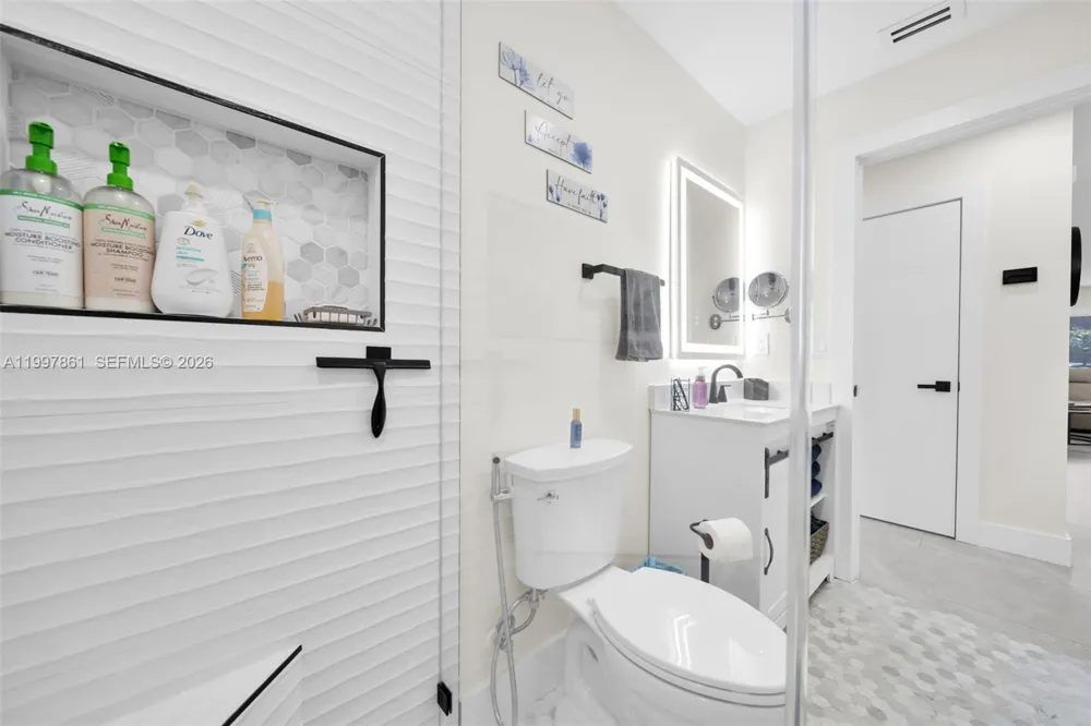 1574 Ricardo Fort Myers, FL 33901
