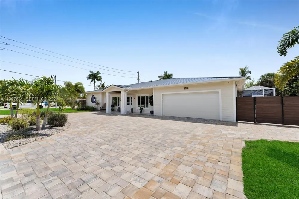 1574 Ricardo Fort Myers, FL 33901
