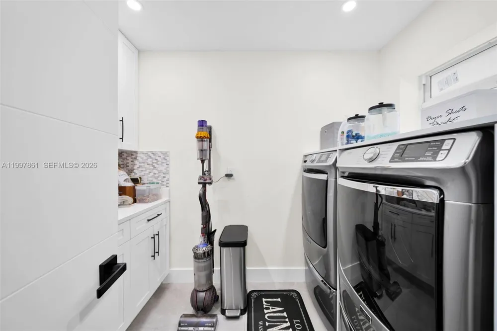 1574 Ricardo Fort Myers, FL 33901