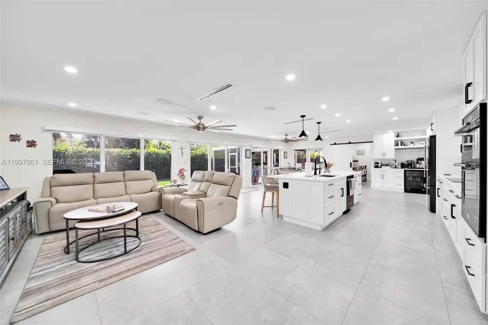 1574 Ricardo Fort Myers, FL 33901