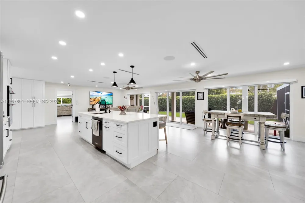1574 Ricardo Fort Myers, FL 33901