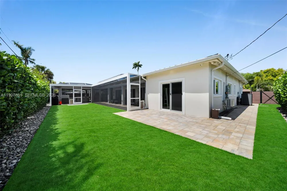 1574 Ricardo Fort Myers, FL 33901