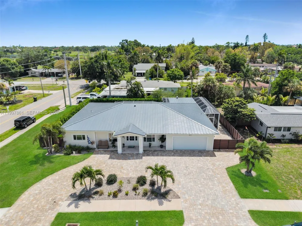 1574 Ricardo Fort Myers, FL 33901
