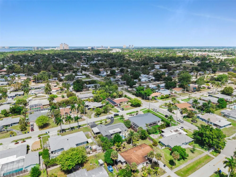 1574 Ricardo Fort Myers, FL 33901
