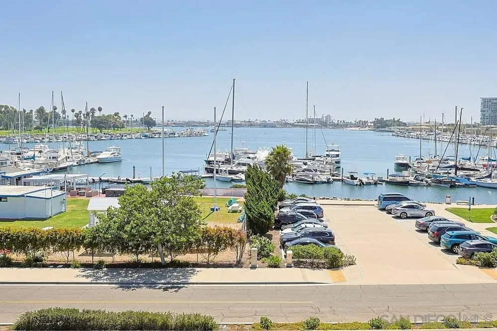 1609 Glorietta Coronado, CA 92118