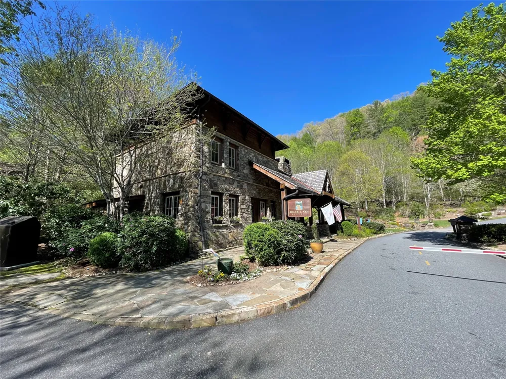 159 Songcatcher Court Tuckasegee, NC 28783