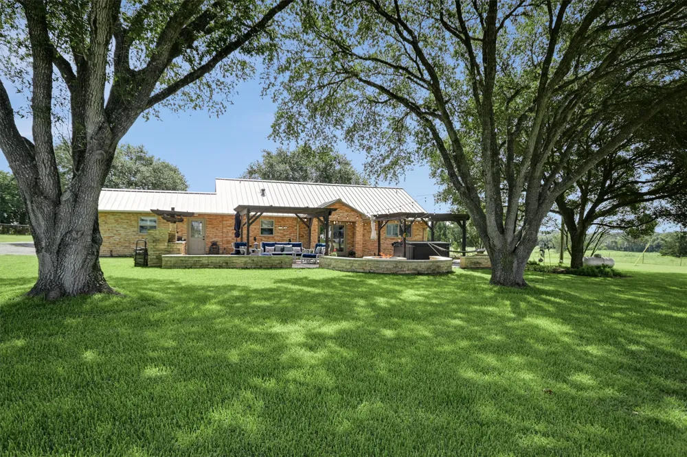 1700 Plum Lane Brenham, TX 77833