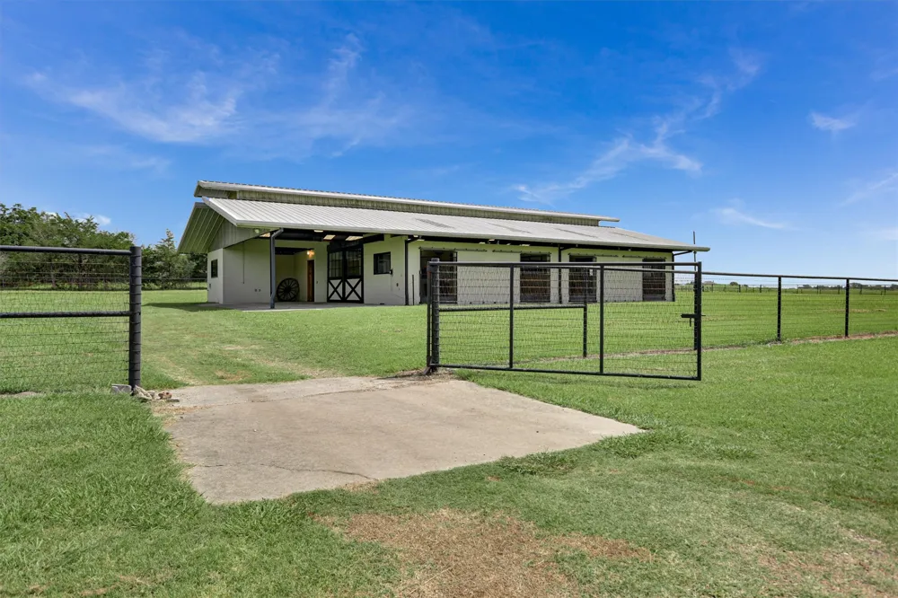1700 Plum Lane Brenham, TX 77833