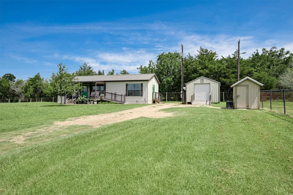 1700 Plum Lane Brenham, TX 77833