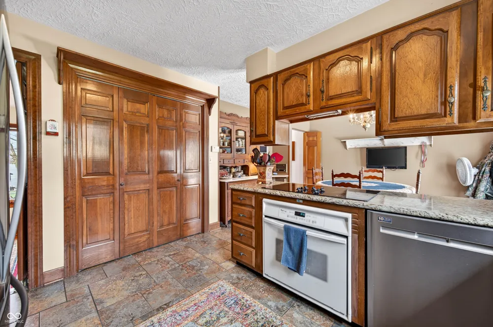 995 E Skyline Drive Brownstown, IN 47220