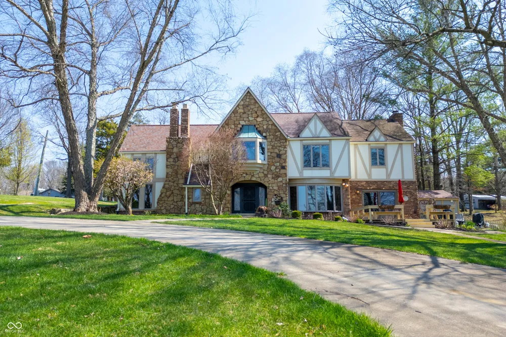 995 E Skyline Drive Brownstown, IN 47220