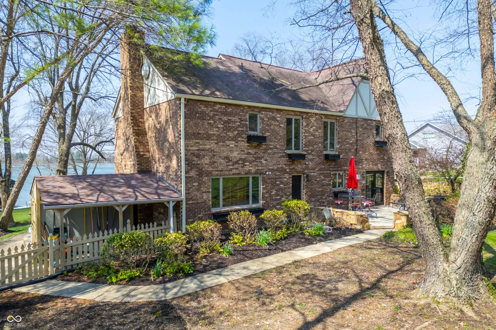 995 E Skyline Drive Brownstown, IN 47220
