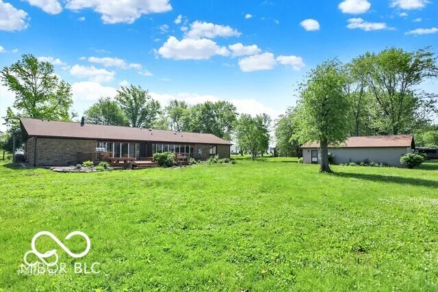 5272 Graham Road Whiteland, IN 46184