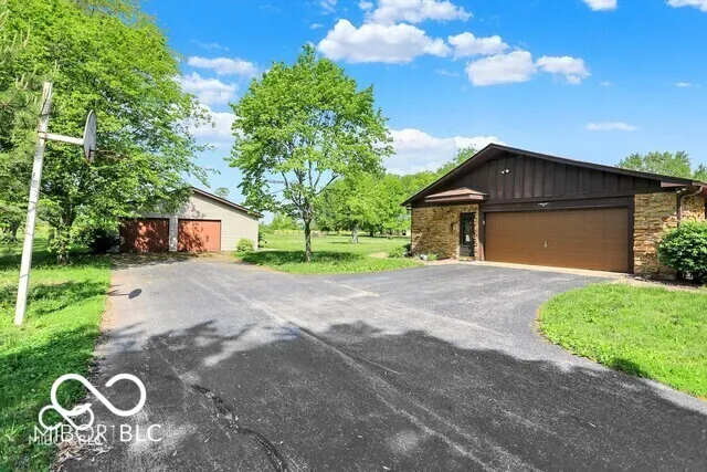 5272 Graham Road Whiteland, IN 46184