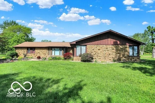 5272 Graham Road Whiteland, IN 46184